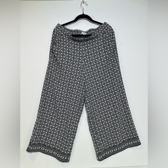 Max Studio Black and White Geometric Wide Leg Pants - Picture 2 of 8